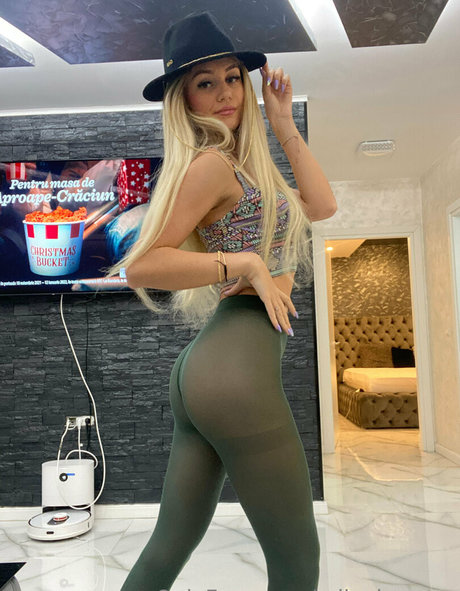 mileyheaven model adult photo