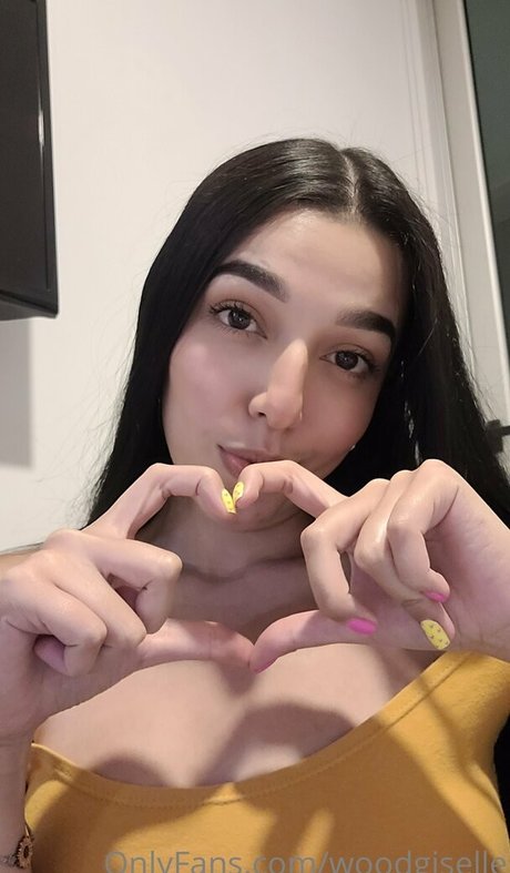 woodgiselle nude pornstar pic