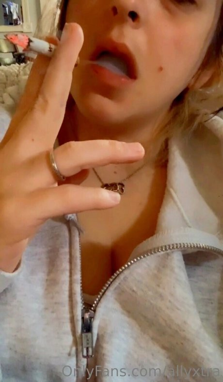 allyxtra naked star images