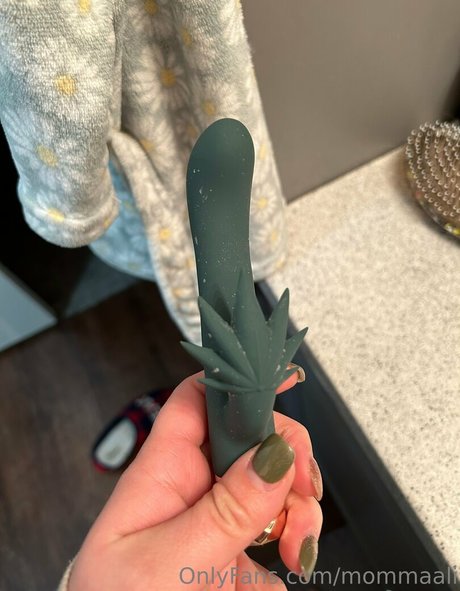 mommaali model top archive