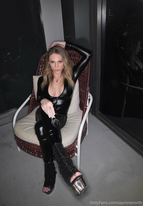 auroranorth beautiful model img