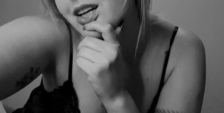 maifree model beautiful images