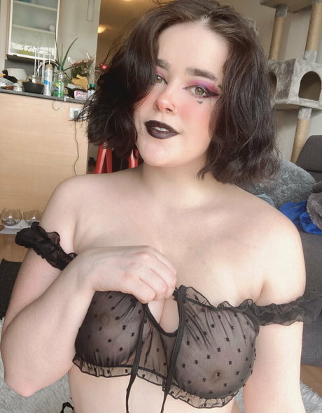 vanessastrawbe1 erotic pornstar img