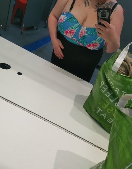 expandingbbw sexy actress gallery