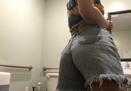 greyfoxxoxo pornstar image