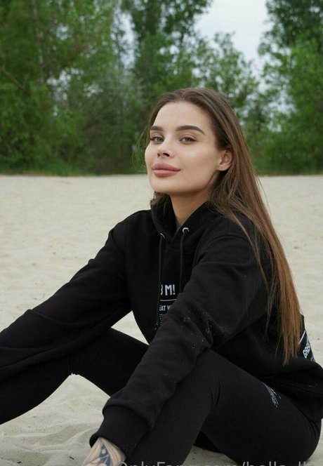 bella lla naked star pic