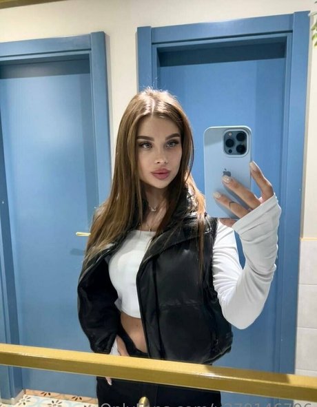 bella lla actress pics