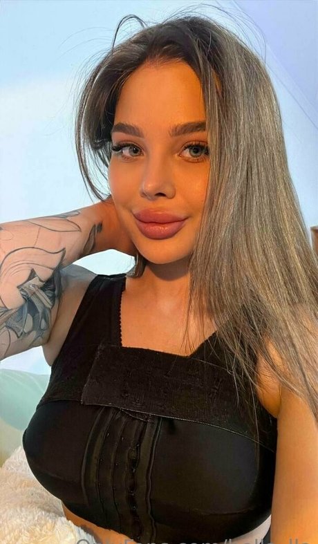 bella lla art model photos