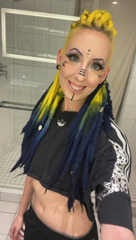 Alieninara hot star archive