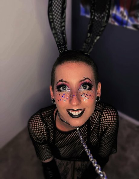 Alieninara porn model archive