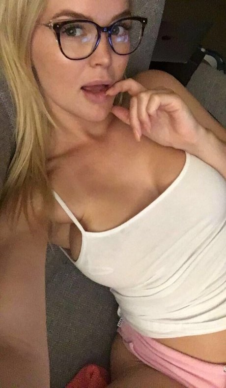 elleknox art pornstar pics