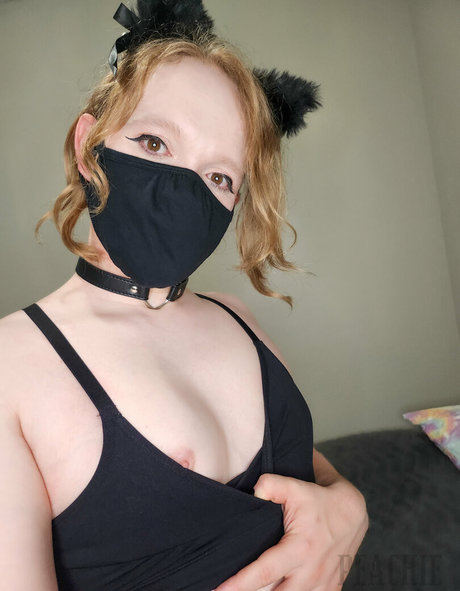 peachiepremium naked star photo