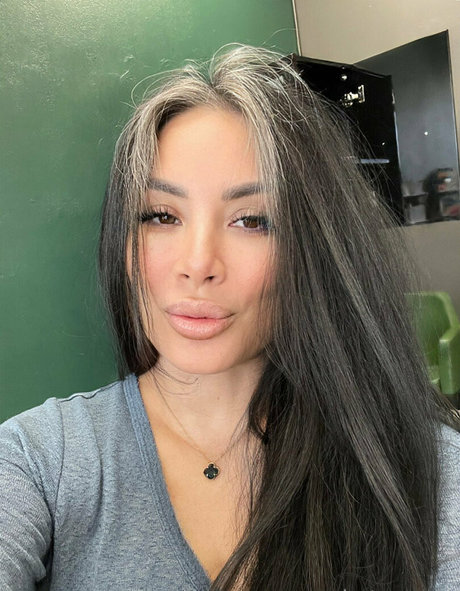 hotmesstv pornstar naked photo