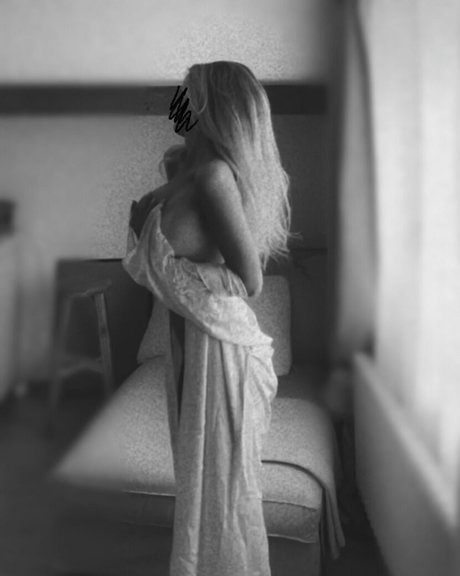 sashashhh nude model pic