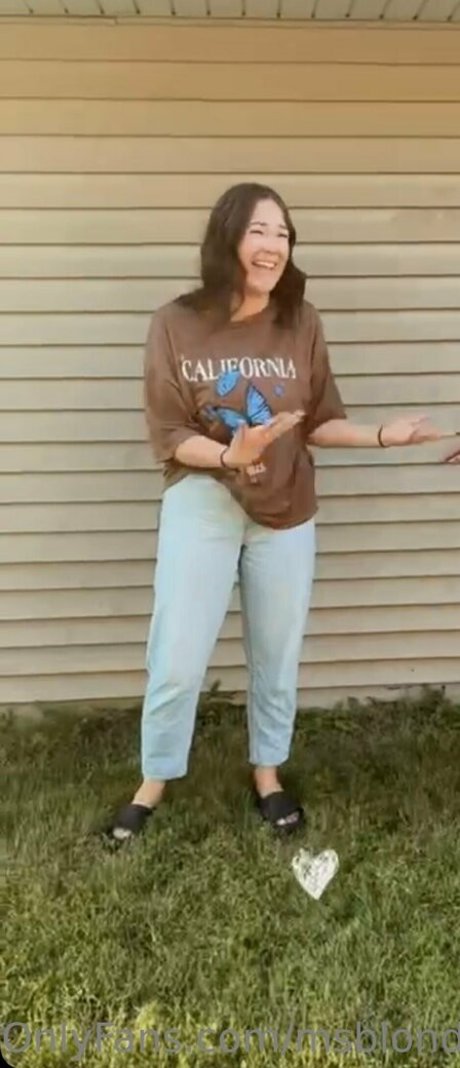 msblondepiggy beautiful actress pics