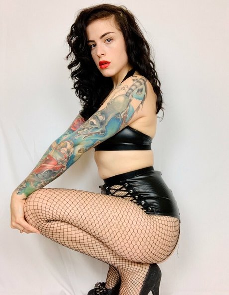 mollydarlingfree erotic model gallery