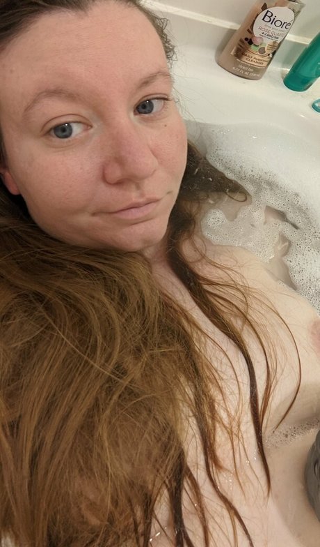 ashlynn212 naked model image