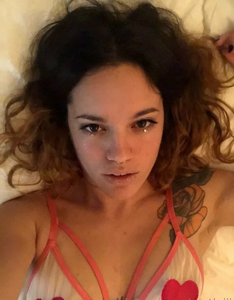 erotiniii nude actress img