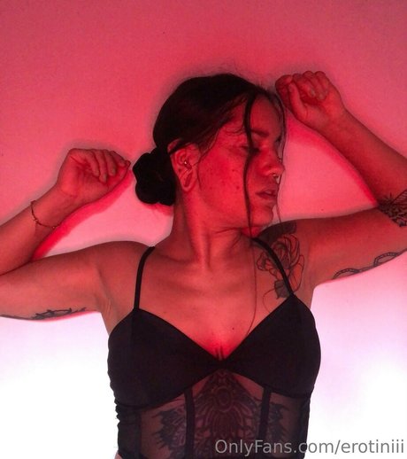 erotiniii porn model img