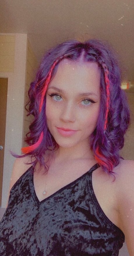 rileyraerides model porn pics