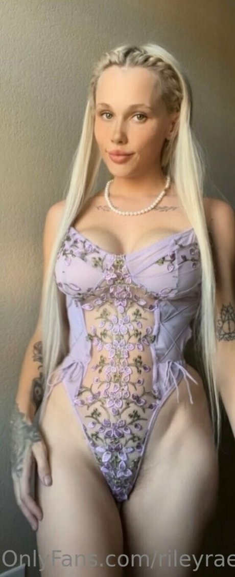 rileyraerides sexy pornstar img