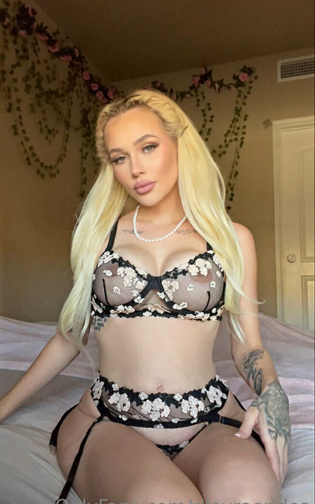 rileyraerides model pretty picture