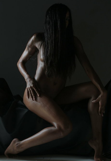 essencesoles model pictures