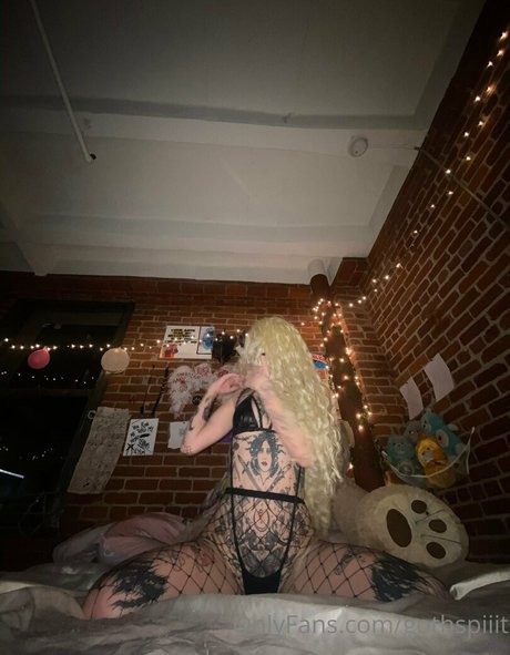 gothspiiit art model gallery