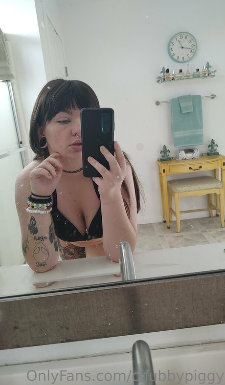 chubbypiggy naked star images