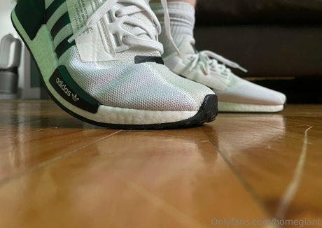 homegiant sexy actress gallery