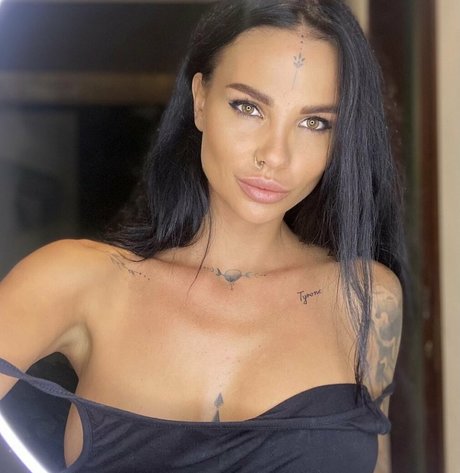 sunny free model perfect picture