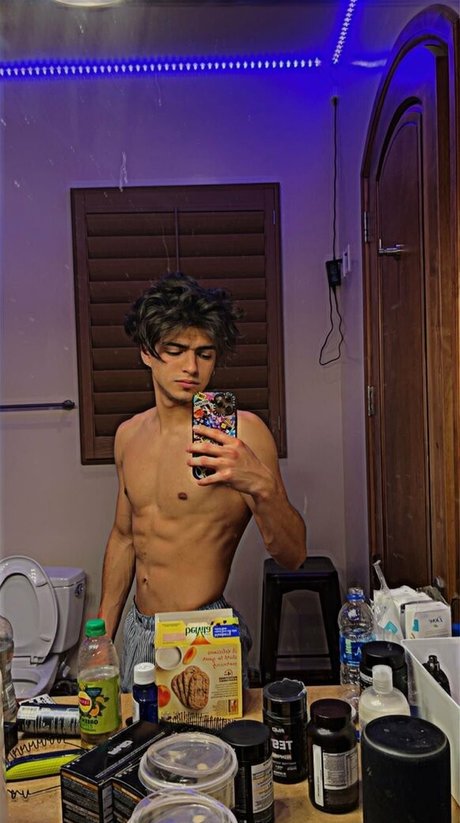 evillxe model naked picture