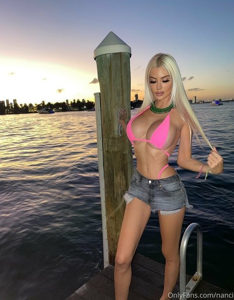 sonicfostervip erotic star photos