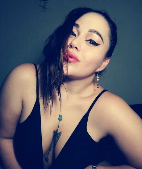 famouscreamy hot pornstar pic