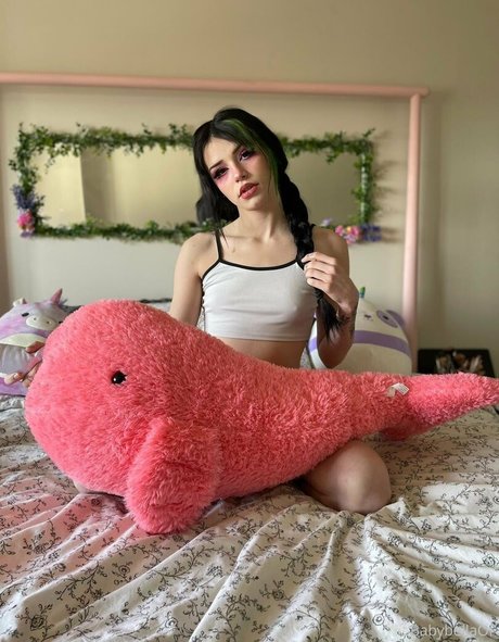 Bella Quinn art model pictures