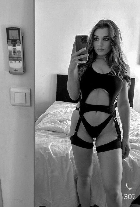 Weenzly hot star archive