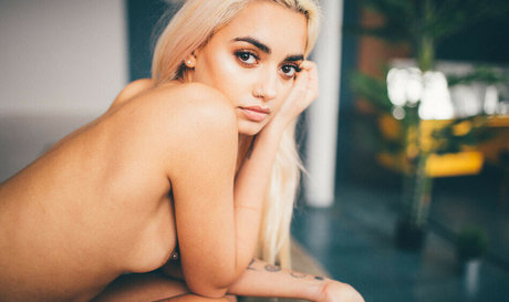 Tara Sky Martin model hot image