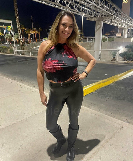 hippiebikergirlfree star erotic gallery