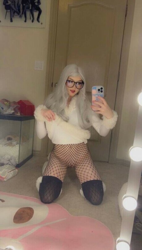 Strawberrymillk model beautiful photos