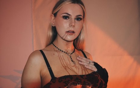 Emily V perfect pornstar img