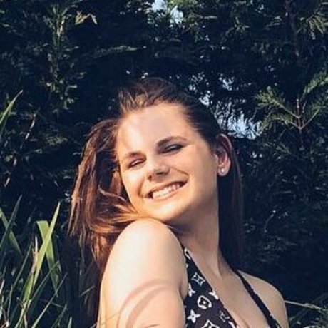 Emily V pornstar top img