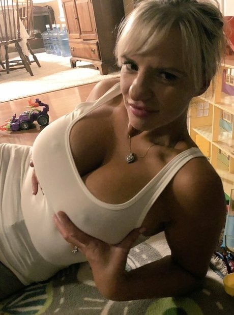 Tori Hendricz pretty pornstar picture