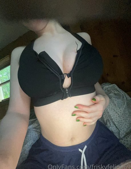 friskyfeline69 pornstar adult pic