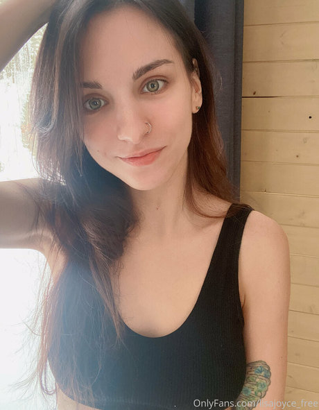 Lisa Joyce model adult image