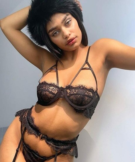 Aslayy Baugh model hot gallery