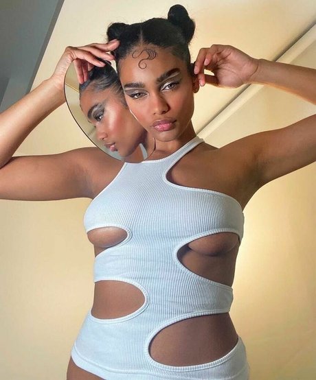 Aslayy Baugh star hot pics