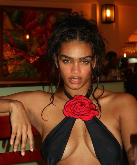 Aslayy Baugh model naked pics