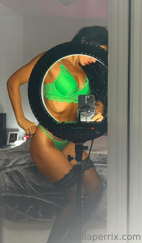 bellaperrix nude pornstar gallery