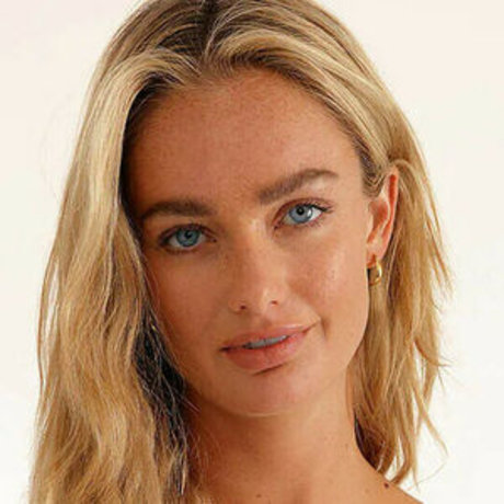 Lilia Weddell exclusive star photos