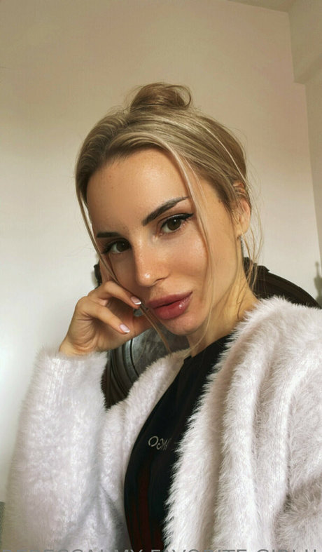 Rebecca Alba sexy star gallery